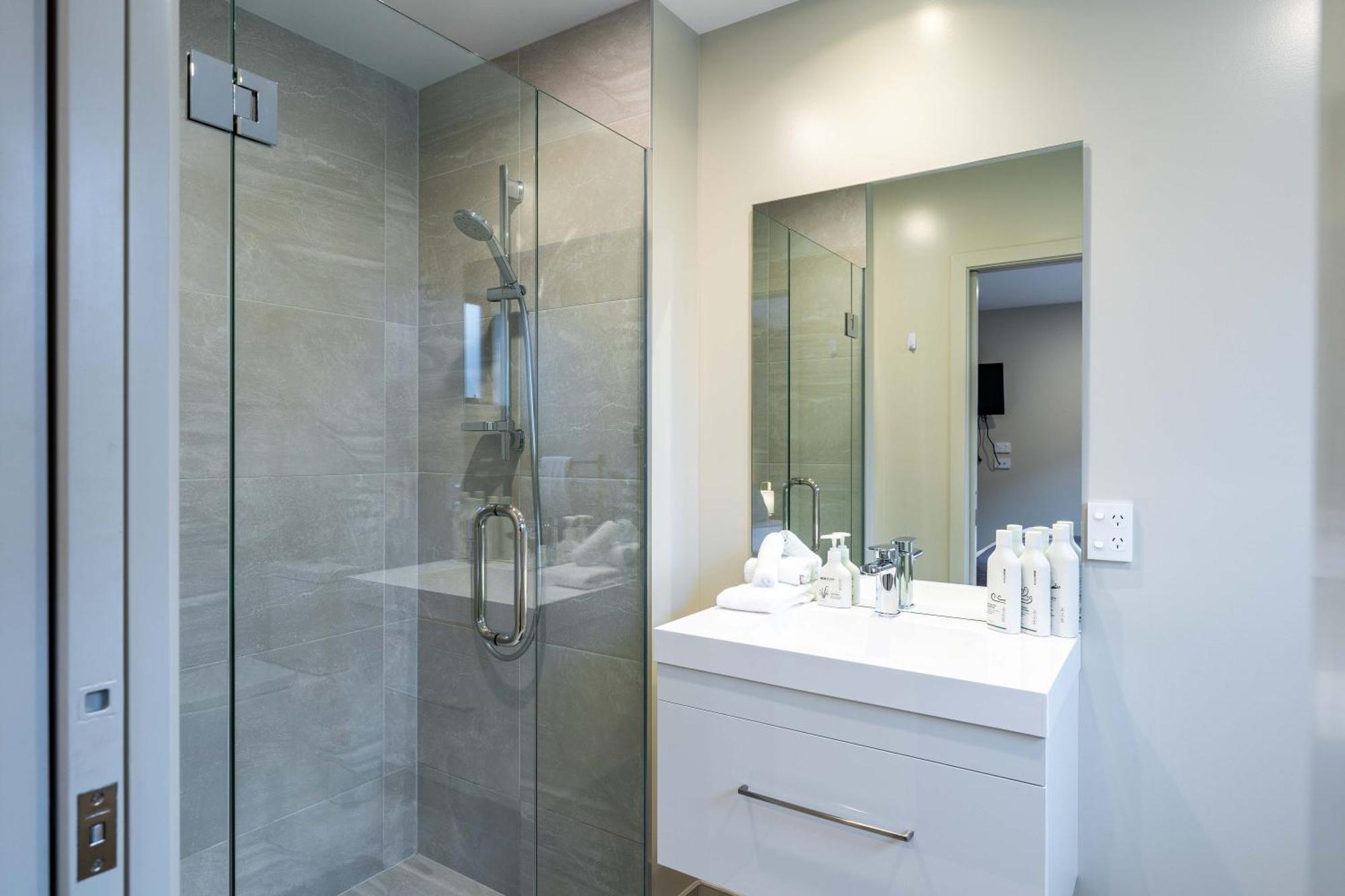 Outlet Sanctuary Villa Wanaka Dış mekan fotoğraf